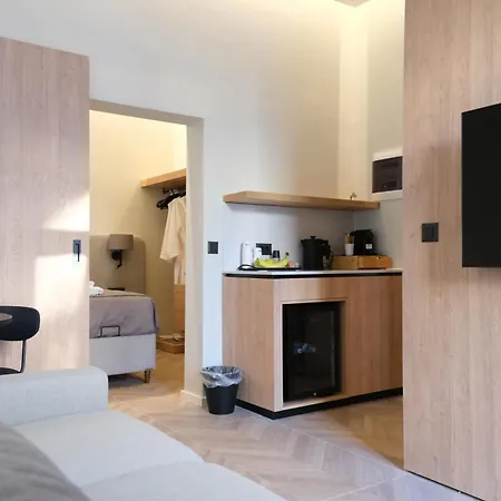 מלון דירות Essence 55 Living 4*